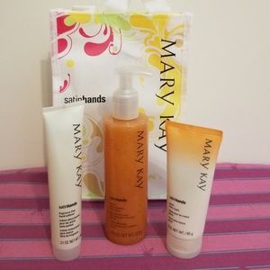Mary Kay Satin Hands Set